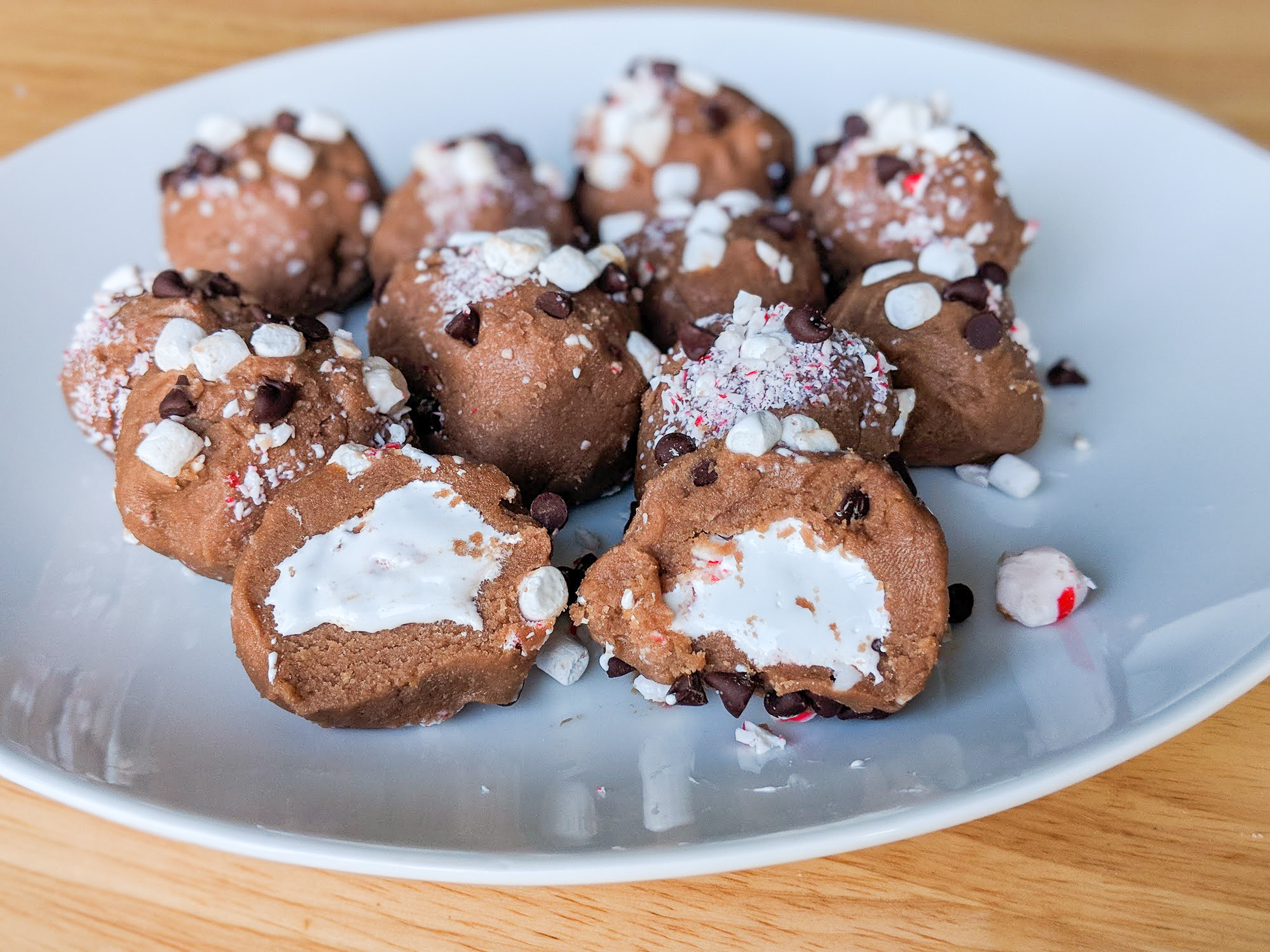 No-Bake Peppermint Hot Cocoa Cookie Dough balls