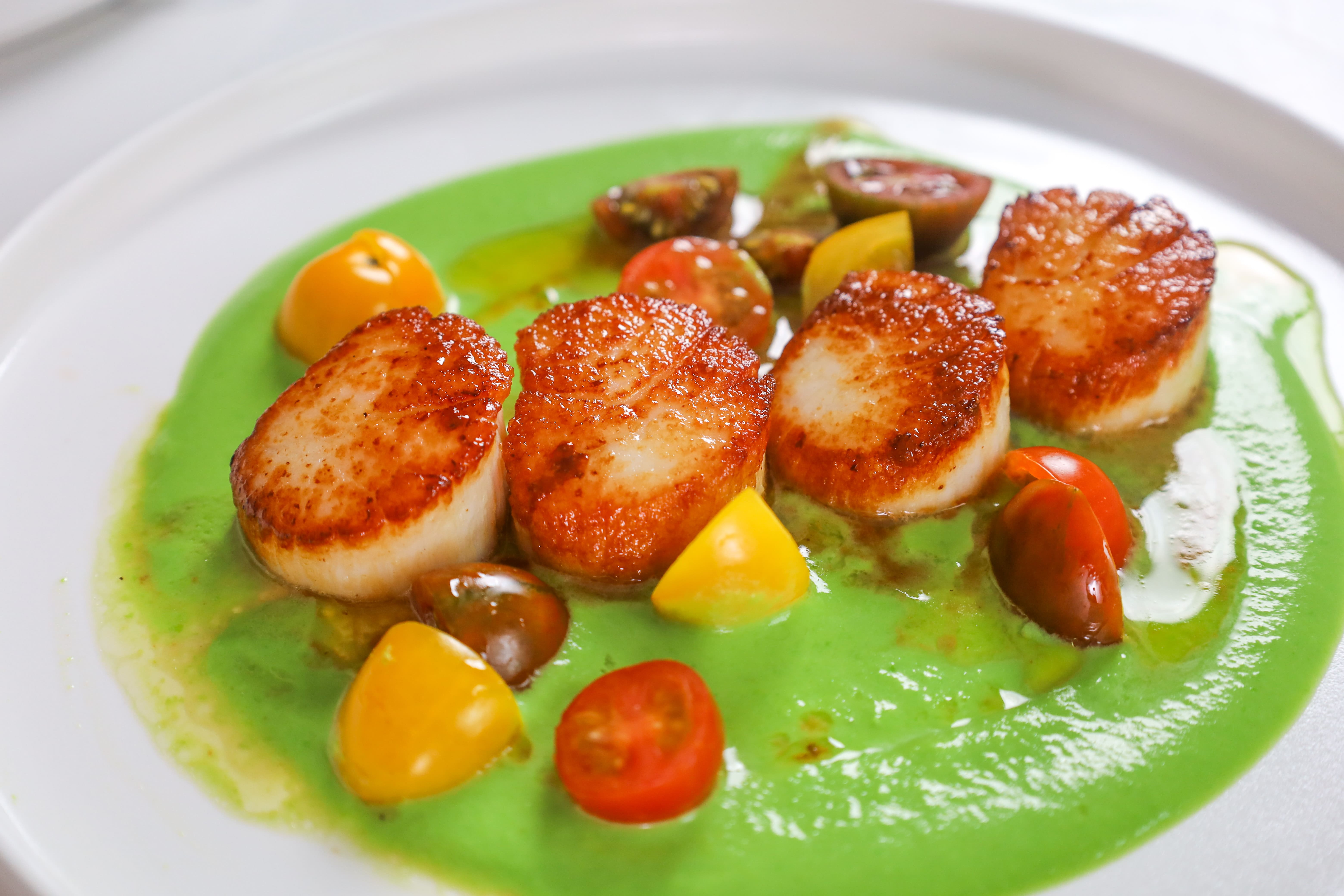 Seared Scallops with Sweet Pea Purée and Cherry Tomatoes