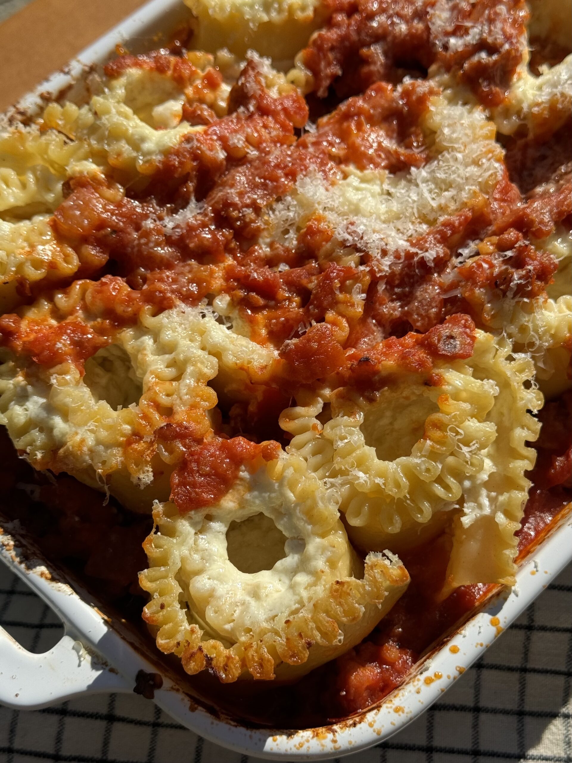 sweet and spicy cheesy lasagna roll ups